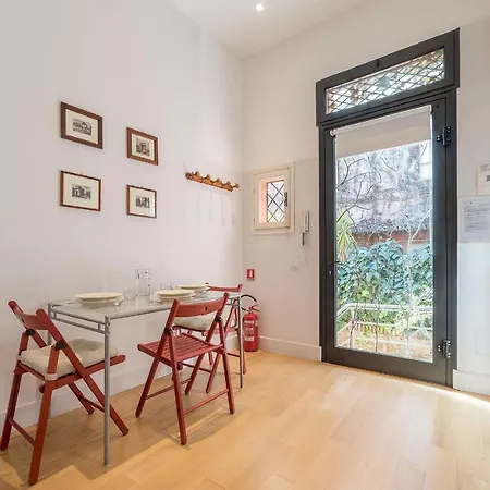 Appartement Domus Claudiae - Fromhometorome Rome